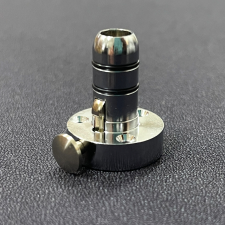 Коннектор для низкоскоростного наконечника устройства чистки и смазки наконечников